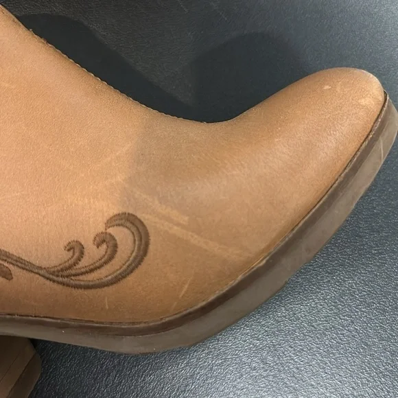 Bussola women’s pointed toe zip up Tan Ankle Boots with Embroidery size 8 - Picture 2 of 9